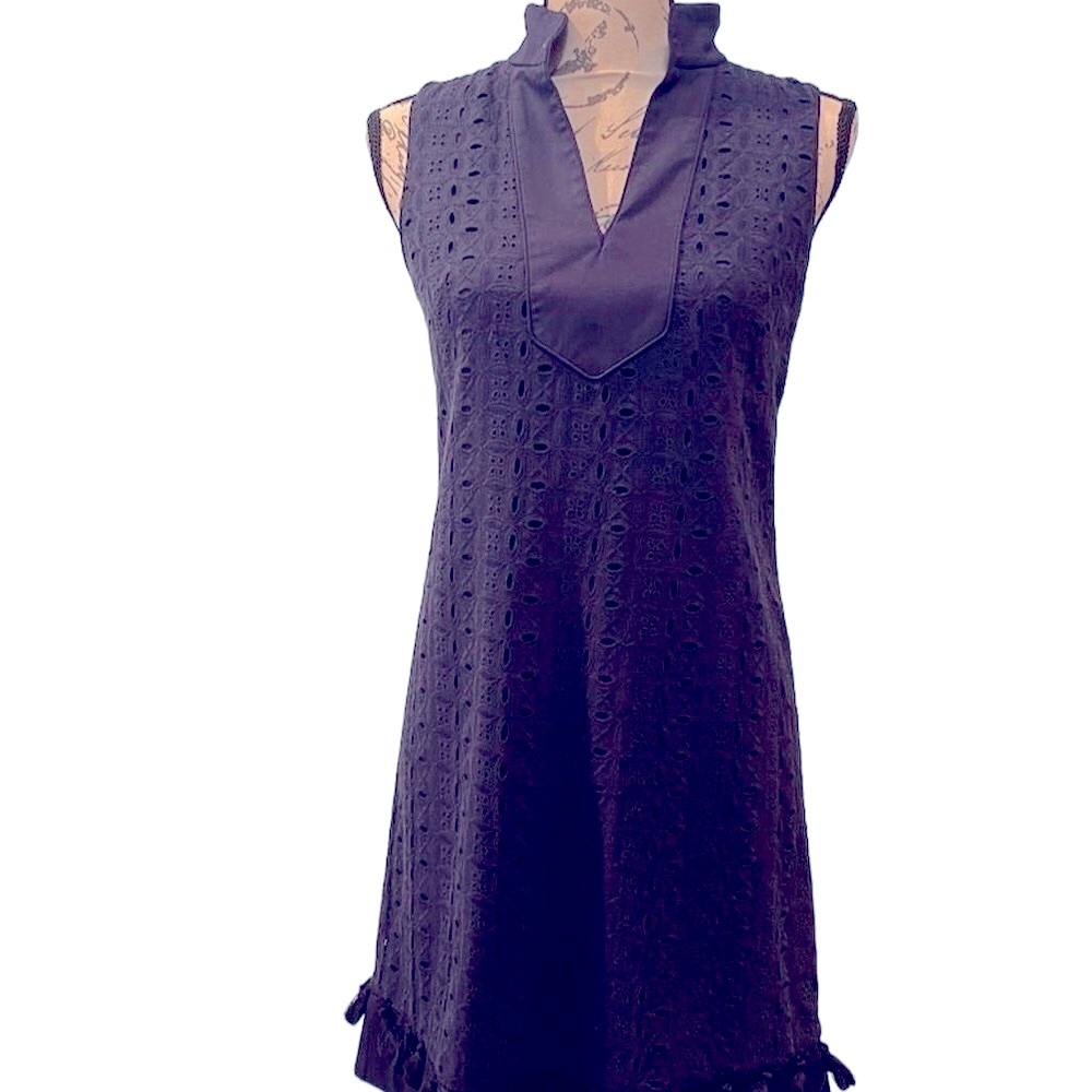 Eliza J Women's Navy Blue Eyelet Sleeveless V-Neck Tunic